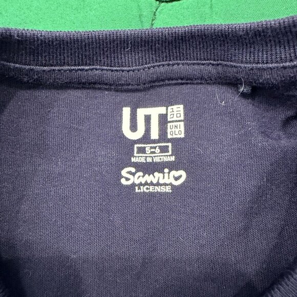 Uniqlo x Hello Kitty 45th Anniversary Girls 5/6 Short Sleeve Graphic Tee - Picture 3 of 3